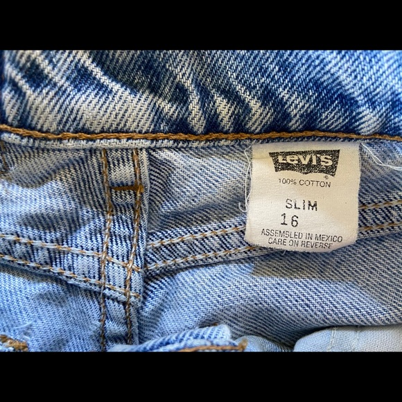 Vintage Levi’s High-Waisted Short - Picture 4 of 7